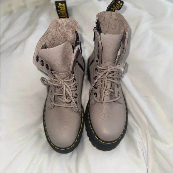 Dr Martens Women's Taupe Jadon Vintage Pisa Platform Boots Size 6 NWOT - Picture 8 of 10